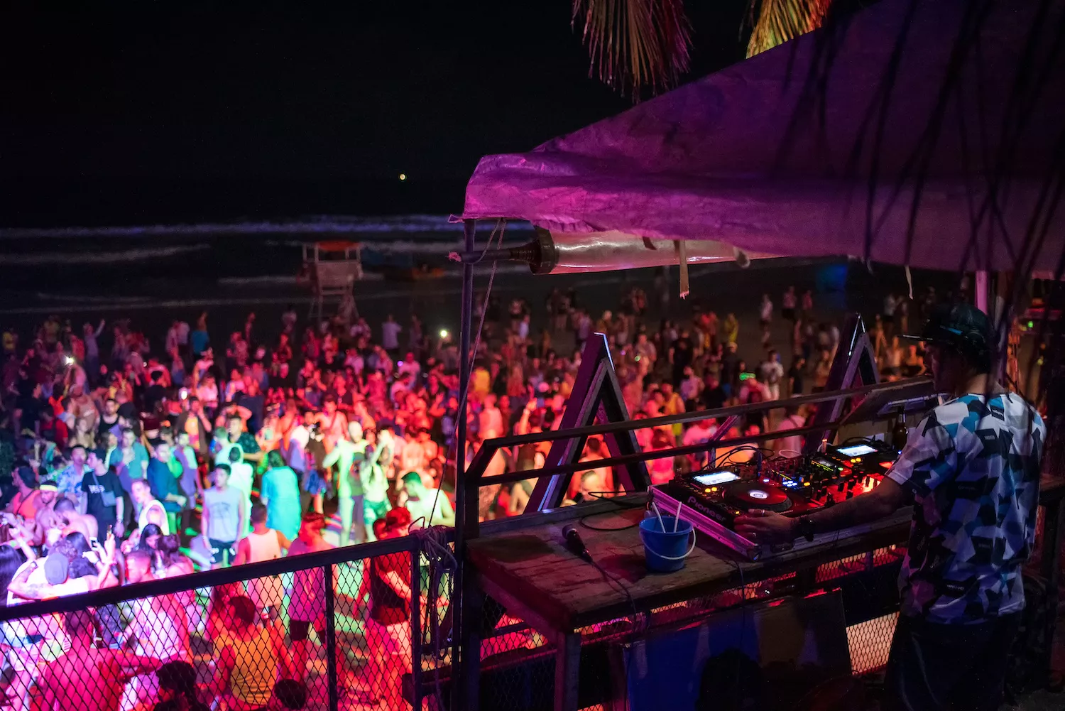 Dance arenas along the beach - Fullmoon Party Thailand